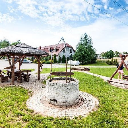 Pod Wierzba Hotel Uniejow Buitenkant foto